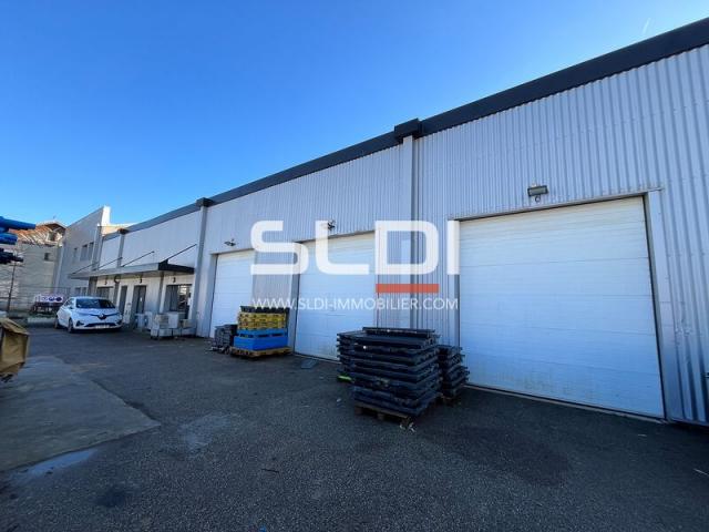 Locaux d'activités A LOUER - VAULX EN VELIN - 2 909 m²