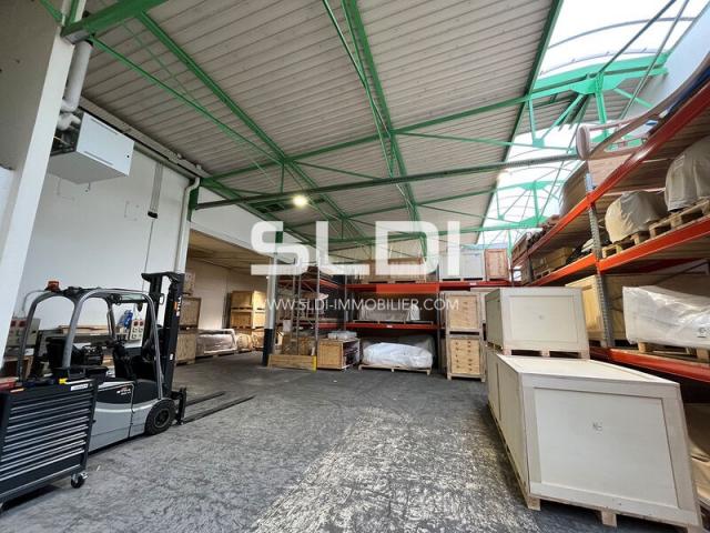 Locaux d'activités A LOUER - VAULX EN VELIN - 2 909 m²