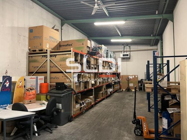 Locaux d'activités A LOUER - VAULX EN VELIN - 2 909 m²