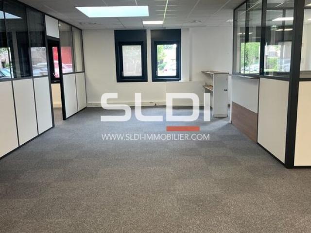 Locaux d'activités A LOUER - VENISSIEUX - 1 054 m²