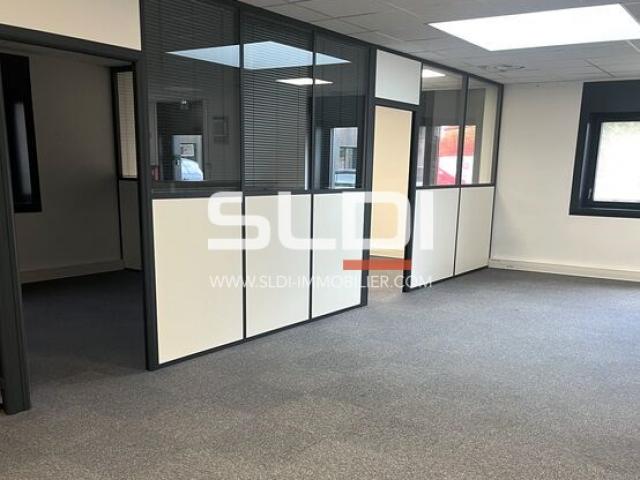 Locaux d'activités A LOUER - VENISSIEUX - 1 054 m²