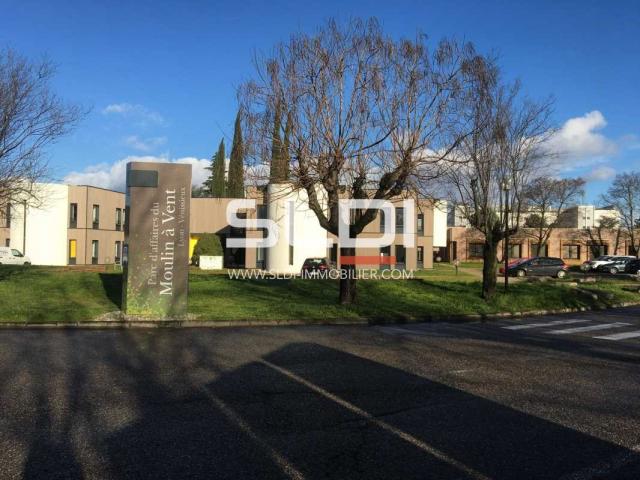 Locaux d'activités A LOUER - VENISSIEUX - 1 054 m²