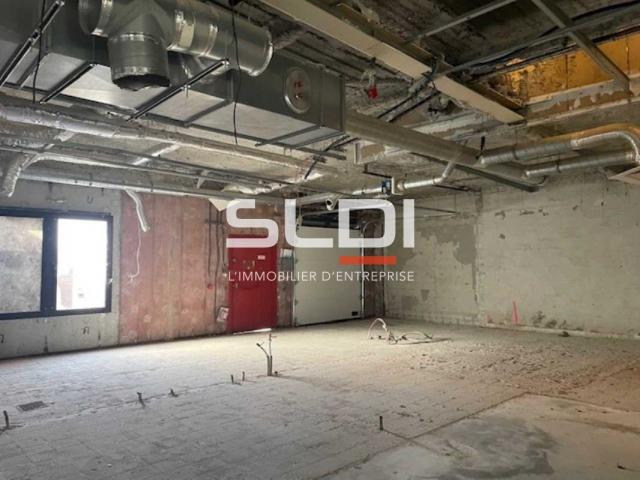 Locaux d'activités A LOUER - VENISSIEUX - 1 054 m²