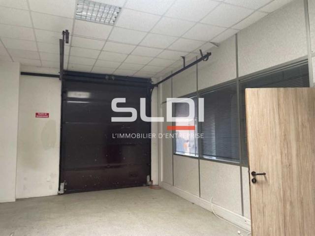 Locaux d'activités A LOUER - VENISSIEUX - 1 054 m²