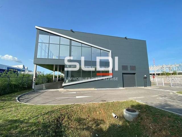 Commerces A LOUER - VENISSIEUX - 3 757 m²