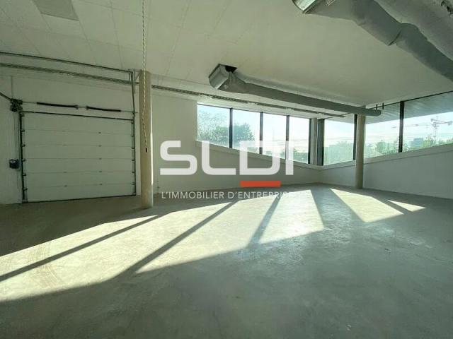 Commerces A LOUER - VENISSIEUX - 3 757 m²