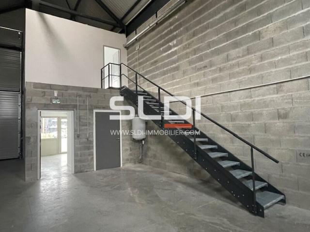 Locaux d'activités A LOUER - GENAS - 244 m²