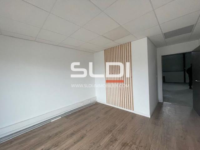 Locaux d'activités A LOUER - GENAS - 244 m²