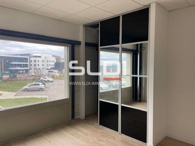 Locaux d'activités A LOUER - GENAS - 244 m²