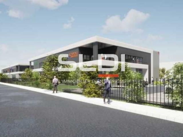 Locaux d'activités A LOUER - ARNAS - 1 881 m²