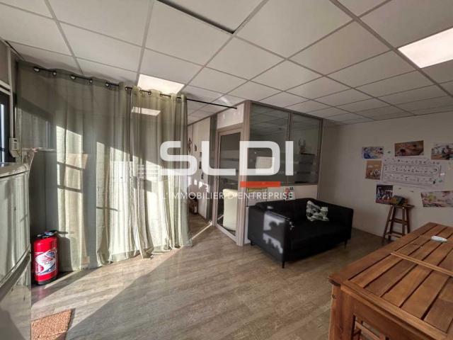 Bureaux A LOUER - LIMAS - 210 m²