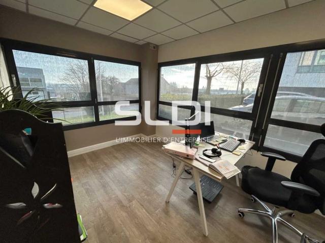 Bureaux A LOUER - LIMAS - 210 m²