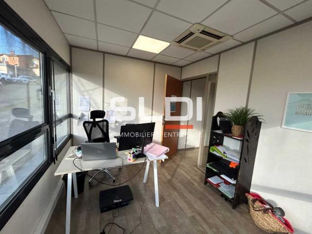 Bureaux A LOUER - LIMAS - 210 m²