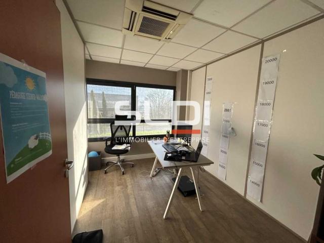 Bureaux A LOUER - LIMAS - 210 m²