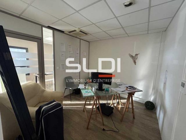 Bureaux A LOUER - LIMAS - 210 m²