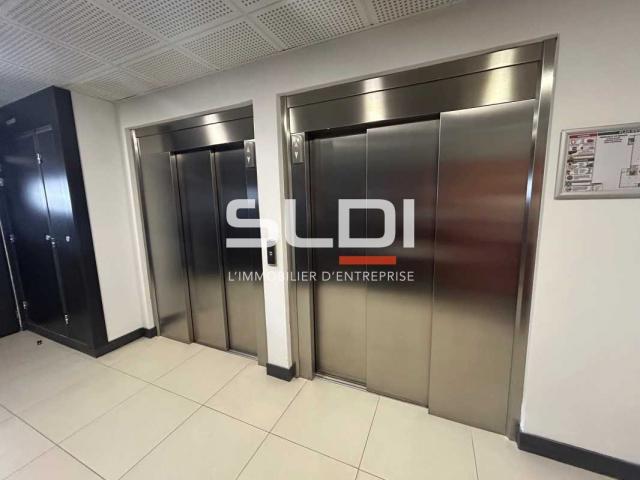 Bureaux A VENDRE OU A LOUER - VENISSIEUX - 700 m²