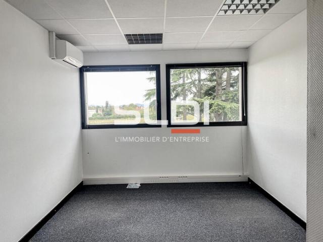 Bureaux A LOUER - RILLIEUX LA PAPE - 576 m²