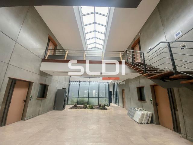 Locaux d'activités A VENDRE OU A LOUER - DECINES CHARPIEU - 3 804 m²