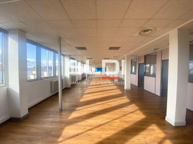 Bureaux A LOUER - SAINT PRIEST - 241 m²