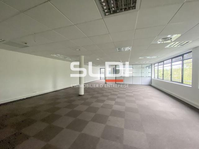 Bureaux A LOUER - SAINT PRIEST - 1 179 m²