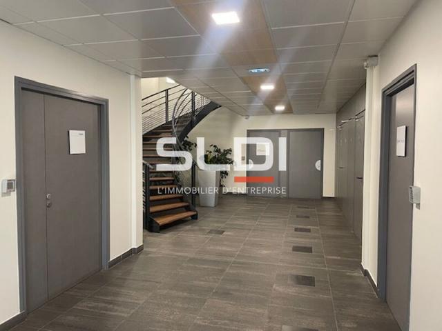 Bureaux A LOUER - SAINT PRIEST - 1 179 m²