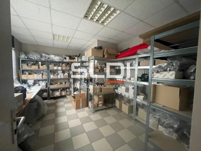 Locaux d'activités A LOUER - RILLIEUX LA PAPE - 340 m²