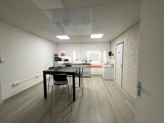 Locaux d'activités A LOUER - RILLIEUX LA PAPE - 473 m²