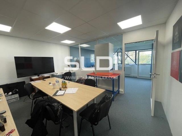 Locaux d'activités A LOUER - RILLIEUX LA PAPE - 473 m²