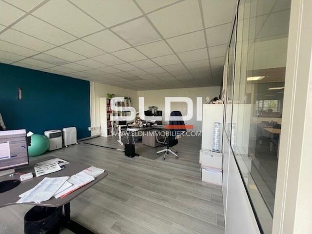 Locaux d'activités A LOUER - RILLIEUX LA PAPE - 473 m²