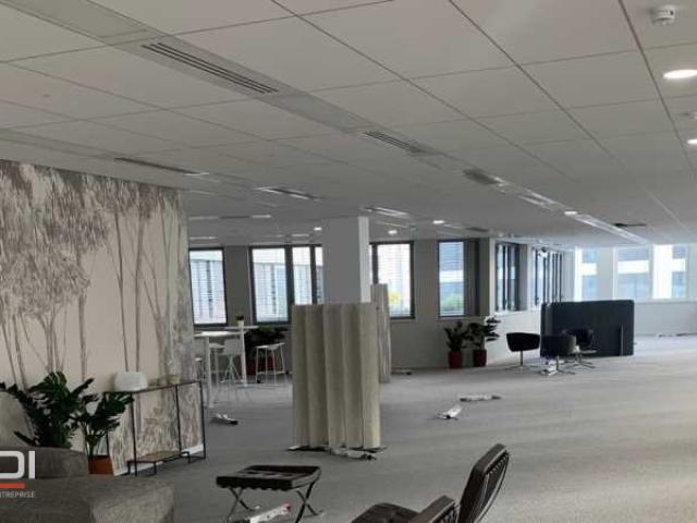 Bureaux A LOUER - VAULX EN VELIN - 913 m²