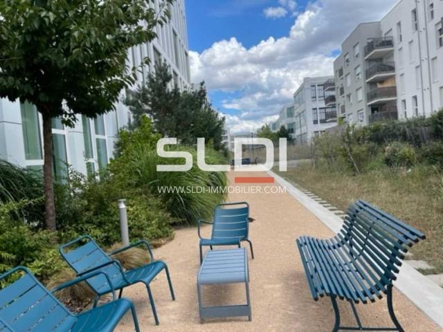 Bureaux A LOUER - VAULX EN VELIN - 913 m²