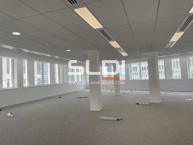 Bureaux A LOUER - VAULX EN VELIN - 913 m²