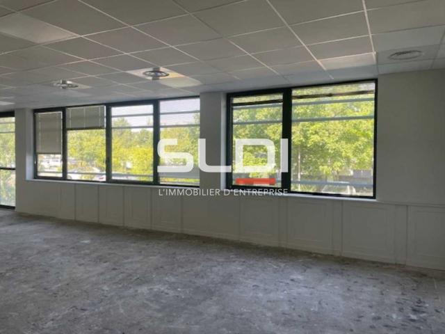 Bureaux A LOUER - SAINT PRIEST - 588 m²
