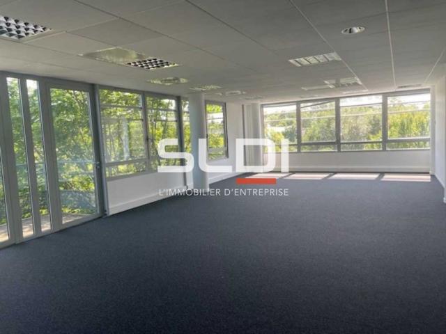 Bureaux A LOUER - SAINT PRIEST - 588 m²