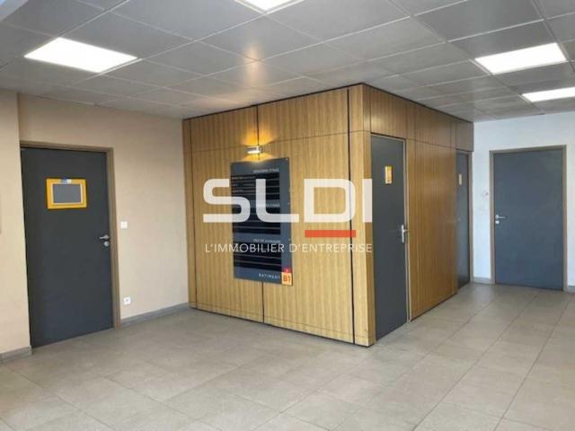 Bureaux A LOUER - SAINT PRIEST - 588 m²