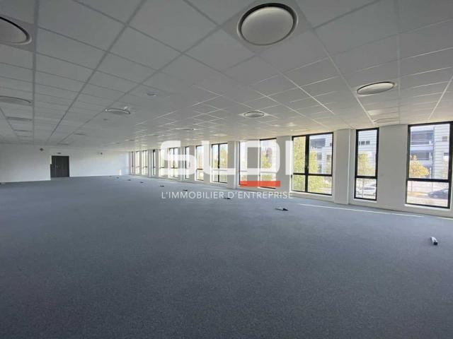 Bureaux A LOUER - VAULX EN VELIN - 991 m²