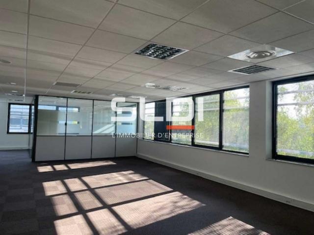 Bureaux A LOUER - SAINT PRIEST - 173 m²