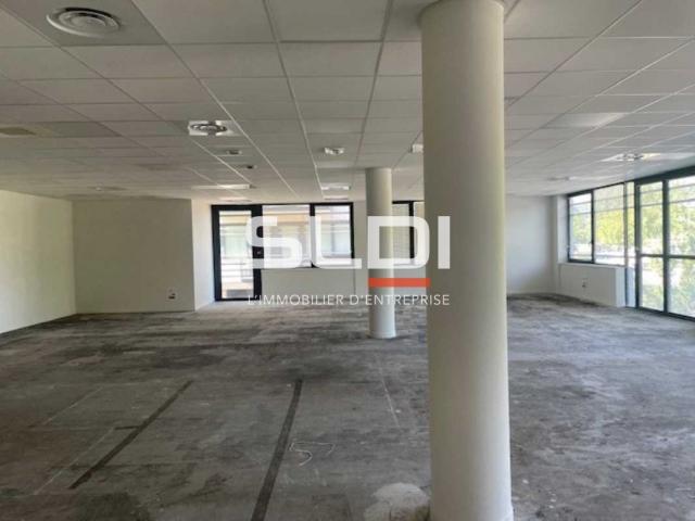 Bureaux A LOUER - SAINT PRIEST - 177 m²