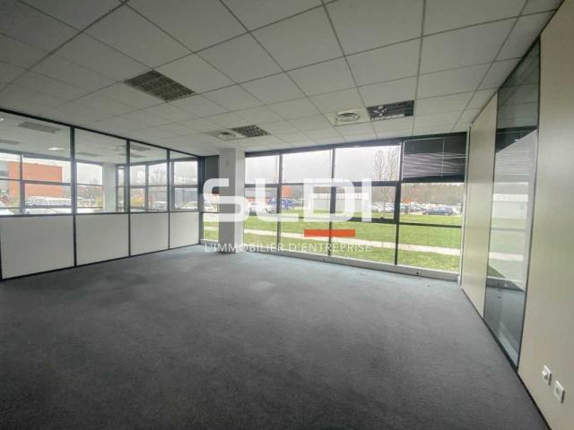 Bureaux A LOUER - SAINT PRIEST - 1 380 m²