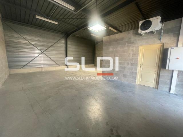 Locaux d'activités A LOUER - CHASSIEU - 297 m²