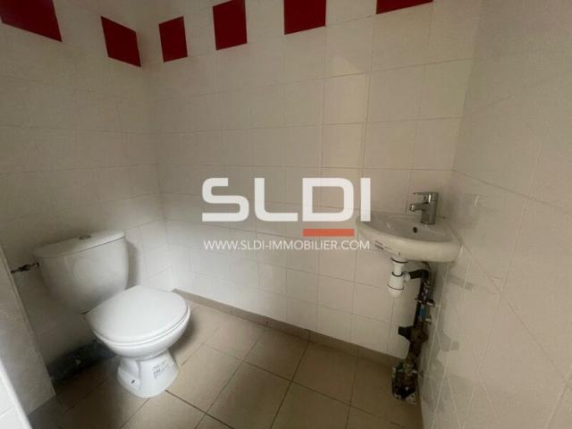 Locaux d'activités A LOUER - CHASSIEU - 297 m²