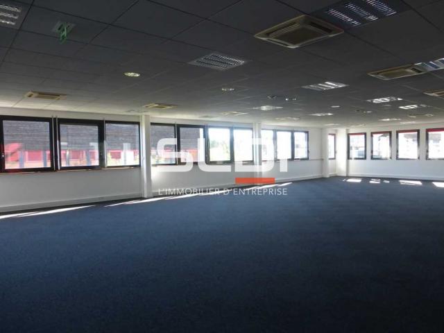 Bureaux A LOUER - SAINT PRIEST - 2 429 m²