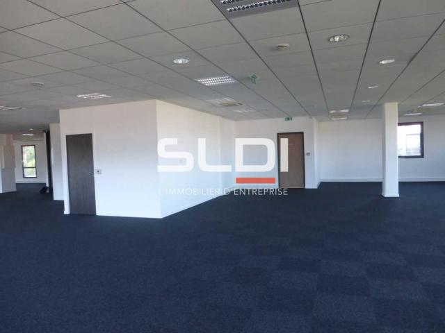 Bureaux A LOUER - SAINT PRIEST - 2 429 m²