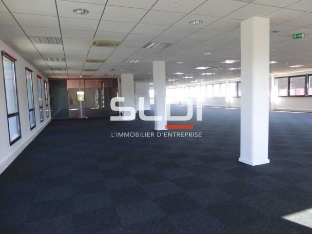 Bureaux A LOUER - SAINT PRIEST - 2 429 m²