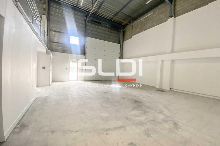 Activités A LOUER - GENAS - 318 m²