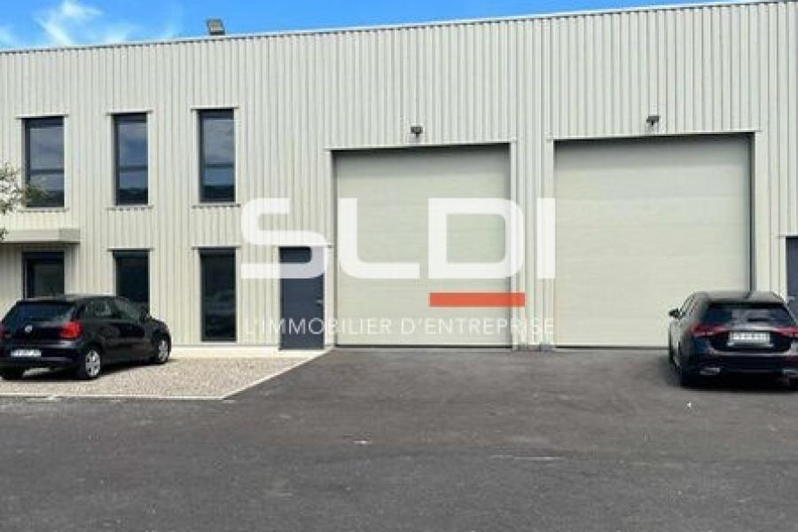 Activités A LOUER - DECINES CHARPIEU - 319 m² Activités A LOUER - DECINES CHARPIEU - 319 m²