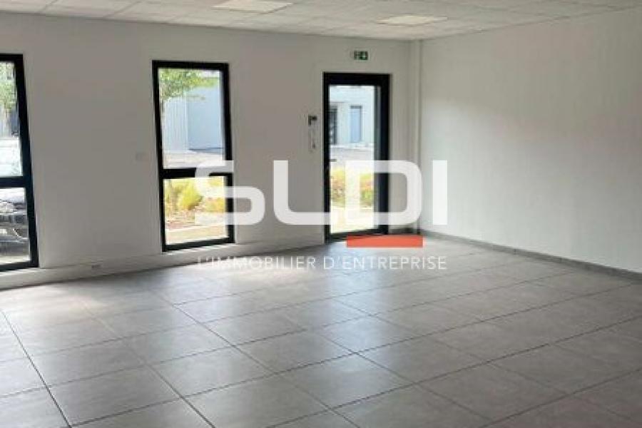 Activités A LOUER - DECINES CHARPIEU - 319 m² Activités A LOUER - DECINES CHARPIEU - 319 m²
