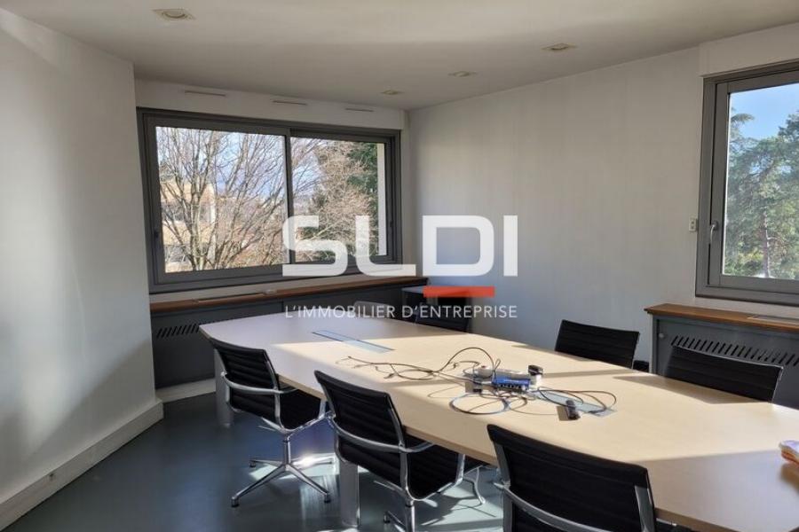 Bureaux A LOUER - TASSIN LA DEMI LUNE - 150 m²