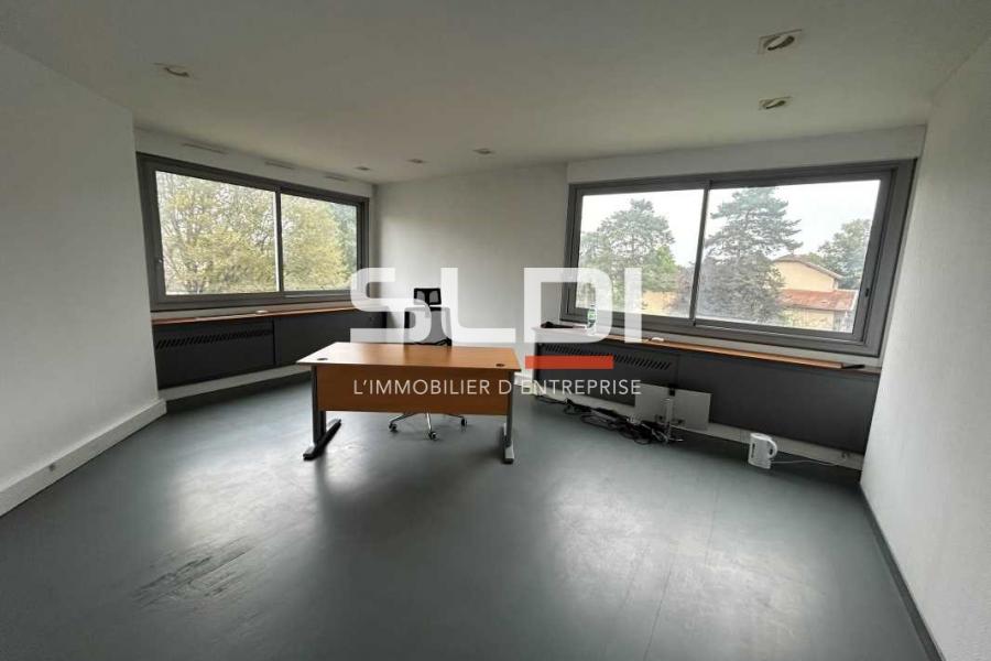 Bureaux A LOUER - TASSIN LA DEMI LUNE - 150 m²