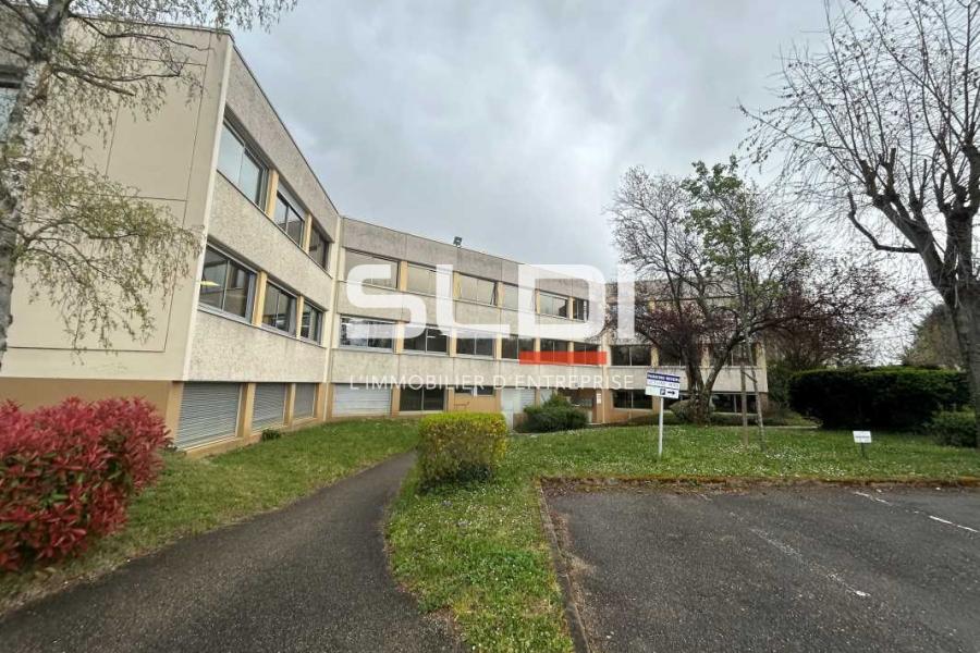 Bureaux A LOUER - TASSIN LA DEMI LUNE - 150 m²